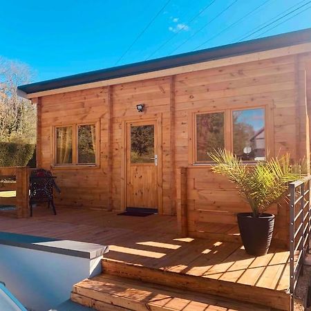 Chalet 2 Personnes Avec Jacuzzi Et Piscine Saisonniere Partagee Corcieux Exterior photo