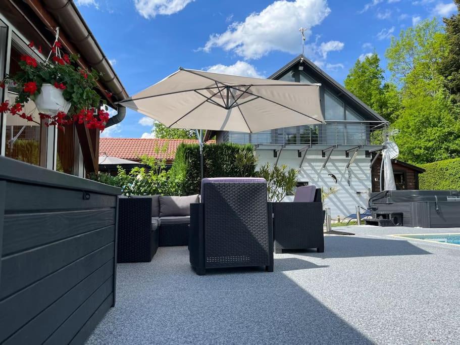Chalet 2 Personnes Avec Jacuzzi Et Piscine Saisonniere Partagee Corcieux Exterior photo