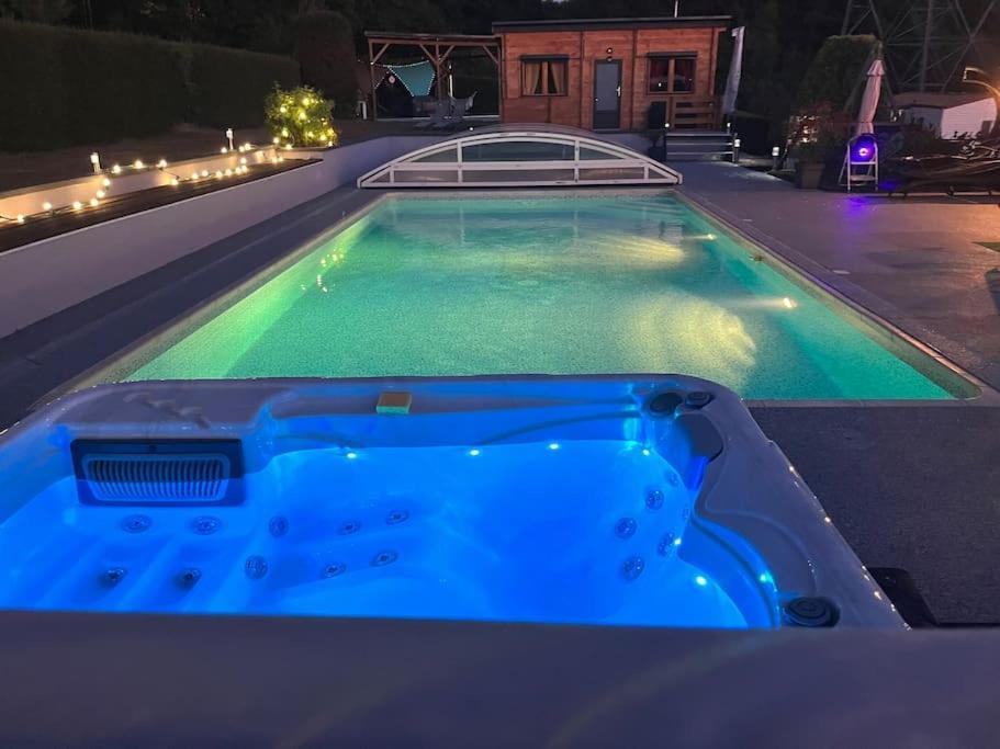 Chalet 2 Personnes Avec Jacuzzi Et Piscine Saisonniere Partagee Corcieux Exterior photo