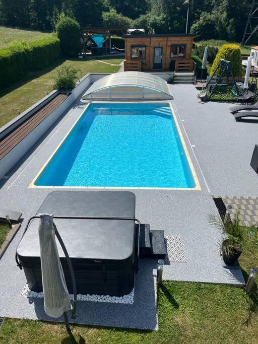 Chalet 2 Personnes Avec Jacuzzi Et Piscine Saisonniere Partagee Corcieux Exterior photo