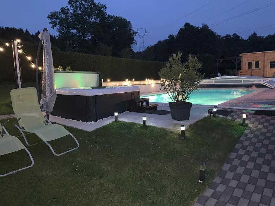Chalet 2 Personnes Avec Jacuzzi Et Piscine Saisonniere Partagee Corcieux Exterior photo