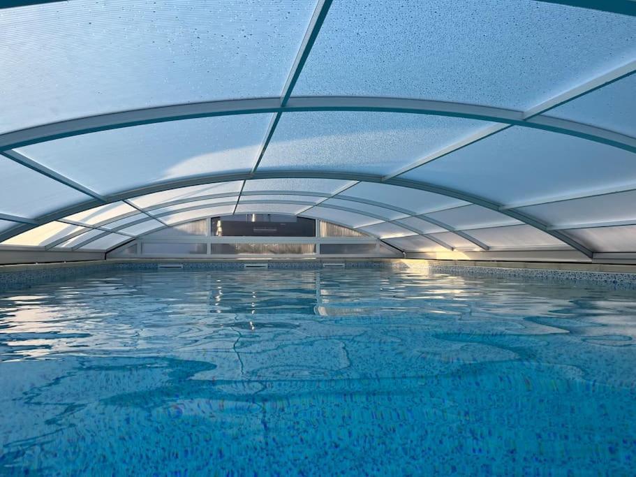Chalet 2 Personnes Avec Jacuzzi Et Piscine Saisonniere Partagee Corcieux Exterior photo